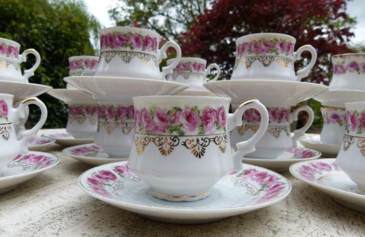 Super High Tea Kop + Schotels Roze Rozen met Goud, Huis en Inrichting, Keuken | Servies, Nieuw, Kop(pen) en/of Schotel(s), Overige stijlen
