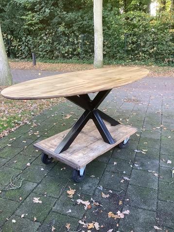 Tafel eethoektafel kruispoot Eiken ovaal groot 375€ beschikbaar voor biedingen
