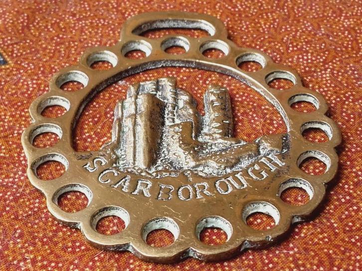 Antiek kleppermannetje uit Engeland met een kasteel 9,1 cm., Antiek en Kunst, Antiek | Koper en Brons, Koper, Ophalen of Verzenden