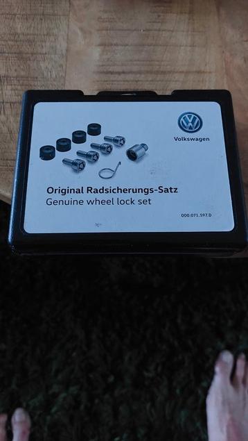 Orginele Volkswagen slotbouten voor de velgen beschikbaar voor biedingen