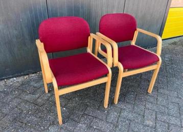 Partij 32 vintage Farstrup Deense eettafelstoelen beuken beschikbaar voor biedingen