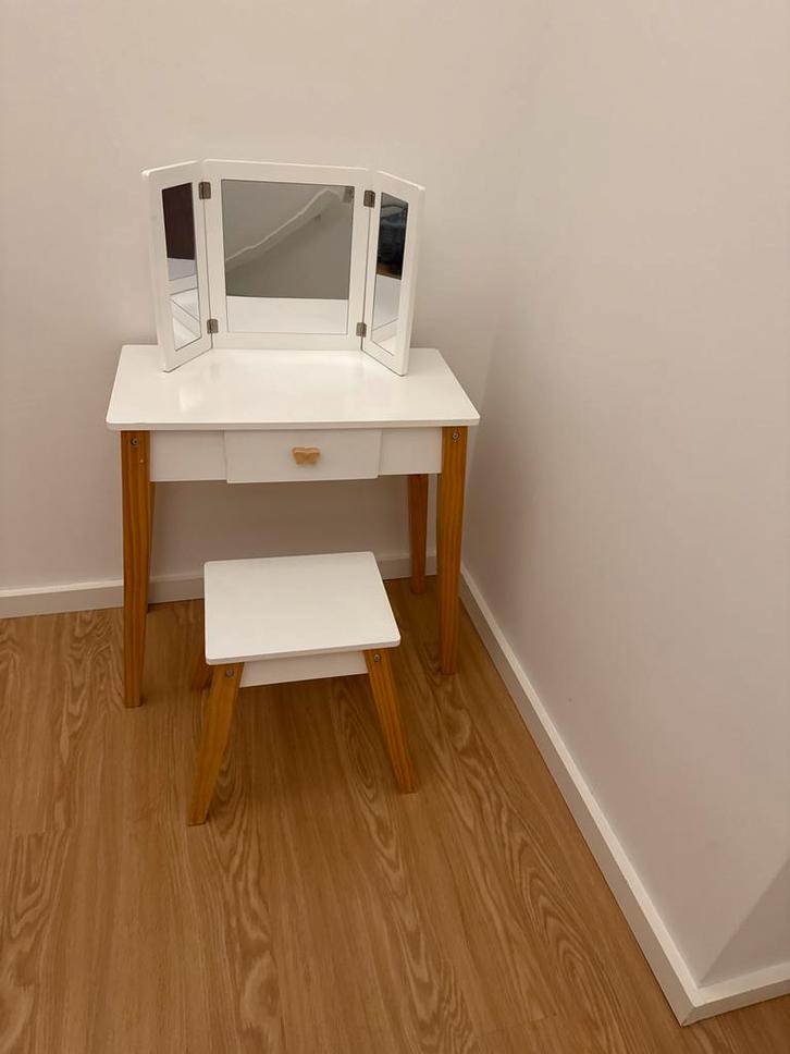 By Astrup Make-up Tafel met Krukje, Kinderen en Baby's, Kinderkamer | Tafels en Stoelen, Zo goed als nieuw, Tafel(s) en Stoel(en)