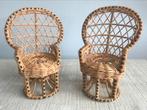 Vintage rotan pauw poppenstoelen, Verzamelen, Poppenhuizen en Toebehoren, Ophalen of Verzenden, Gebruikt, Poppenhuis