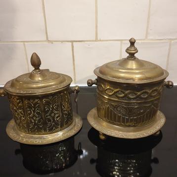 2 antieke thee bussen beschikbaar voor biedingen