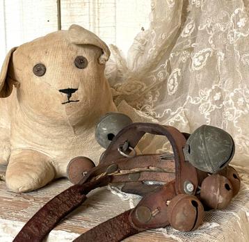 Brocante oude voet bellenband met 10 bellen beschikbaar voor biedingen