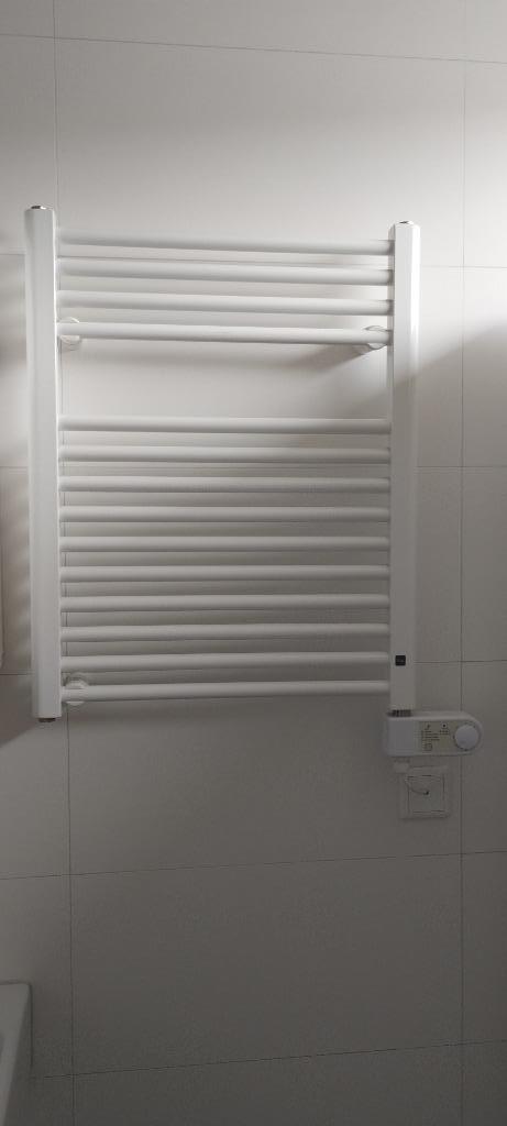 Handdoekradiator wit 55cm x 70cm 600w, Doe-het-zelf en Verbouw, Verwarming en Radiatoren, Gebruikt, Radiator, 500 tot 800 watt