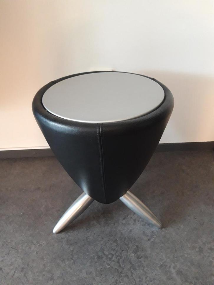 Leolux TamTam bijzettafel, poef, hocker, Huis en Inrichting, Banken | Voetenbanken en Poefen, Zo goed als nieuw, Minder dan 50 cm