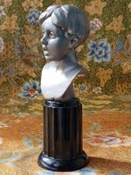 Mooie oude buste of borstbeeld van een meisje 19,2 cm., Ophalen of Verzenden