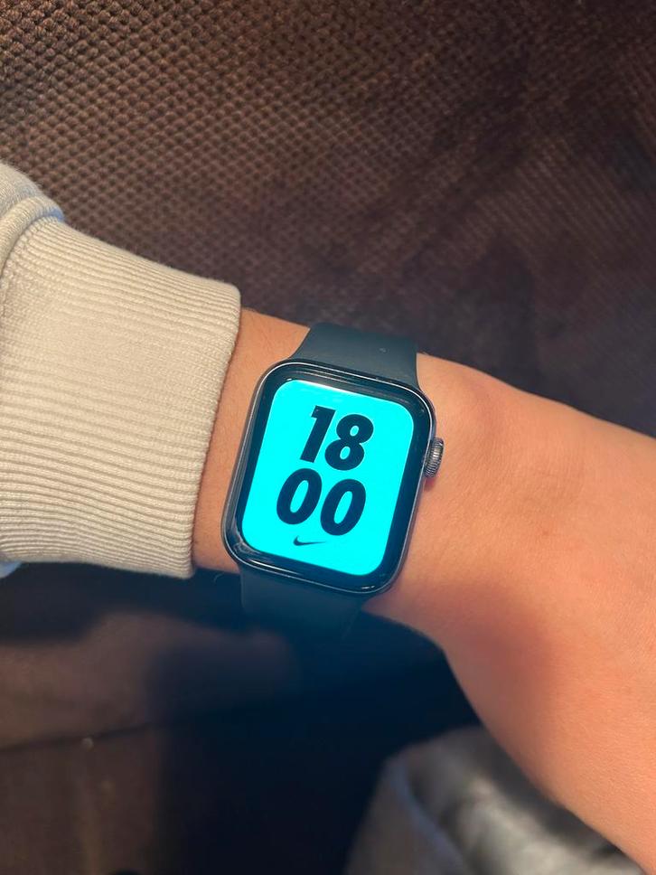 Apple Watch Series 5 40mm Spacegrijs, Sieraden, Tassen en Uiterlijk, Smartwatches, Gebruikt, iOS, Grijs, Afstand, Waterdicht, Ophalen of Verzenden