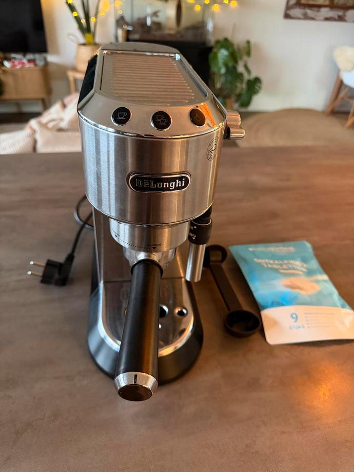 Espressoapparaat De'Longhi EC685.M Dedica Zilver, Witgoed en Apparatuur, Koffiezetapparaten, Espresso apparaat, Stoompijpje, Ophalen of Verzenden