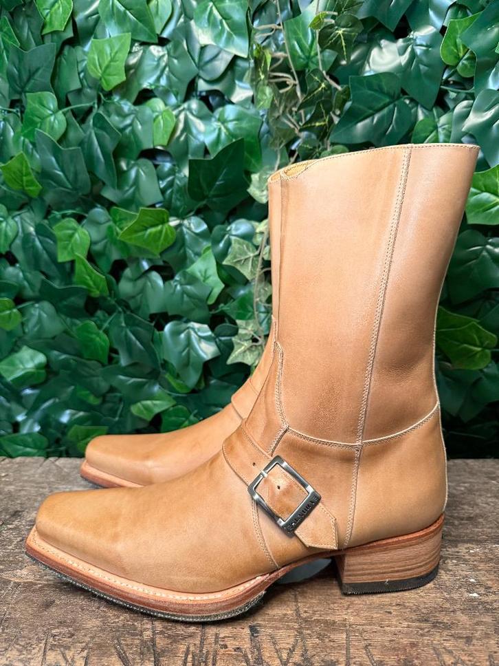 Nieuwe mooie vintage laarzen van Sendra maat 43, Kleding | Heren, Schoenen, Nieuw, Boots, Bruin, Ophalen of Verzenden