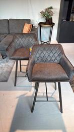 Showroommodel 2 barkrukken kleur taupe, Huis en Inrichting, Barkrukken, Ophalen, Met voetsteun, 60 tot 90 cm, Nieuw