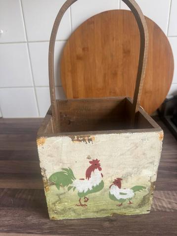 Houten kistje om eieren te verzamelen beschikbaar voor biedingen