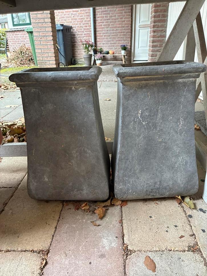 2x PTMD Vintage Bloempotten Grijs, Tuin en Terras, Bloempotten, Gebruikt, Steen, Binnen, Balkon, Tuin, 40 tot 70 cm, 25 tot 40 cm