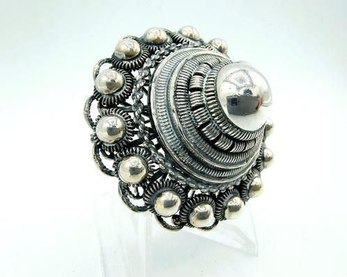 Zilveren Zeeuwse knophanger (of broche) van broekstuk., Sieraden, Tassen en Uiterlijk, Antieke sieraden, Broche, Zilver, Verzenden