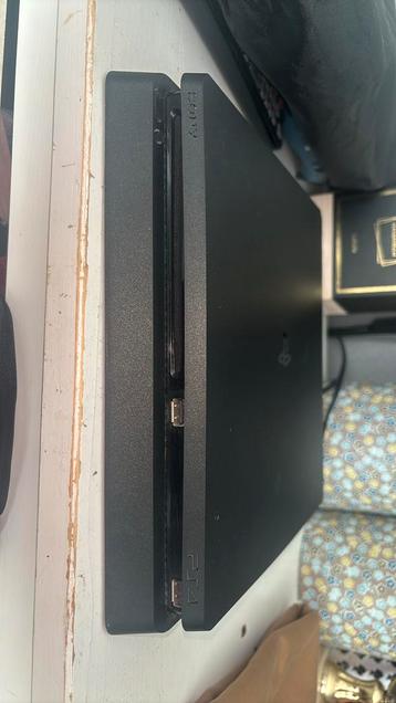 Playstation 4 slim met controller  beschikbaar voor biedingen
