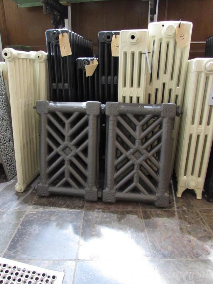 Nostalgische gietijzeren radiatoren met unieke warmte !, Doe-het-zelf en Verbouw, Verwarming en Radiatoren, Gebruikt, Radiator