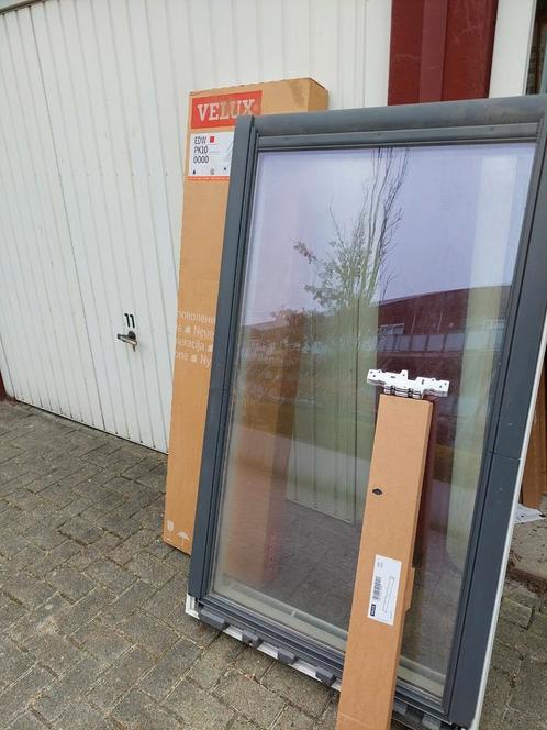 nieuw VELUX ggl pk10 dakraam met gootstukken, Doe-het-zelf en Verbouw, Glas en Ramen, Nieuw, Dakraam, Veiligheidsglas, Ophalen of Verzenden