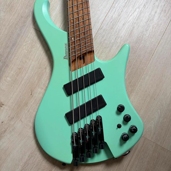 Ibanez Headless Bass (EHB1005MS) 5-snarig, Gewaaierde Frets, Muziek en Instrumenten, Snaarinstrumenten | Gitaren | Bas, Zo goed als nieuw