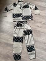 Licht grijze/zwarte satijnen pyjama’s., Ophalen of Verzenden, Gebruikt, Meisje, Nacht- of Onderkleding