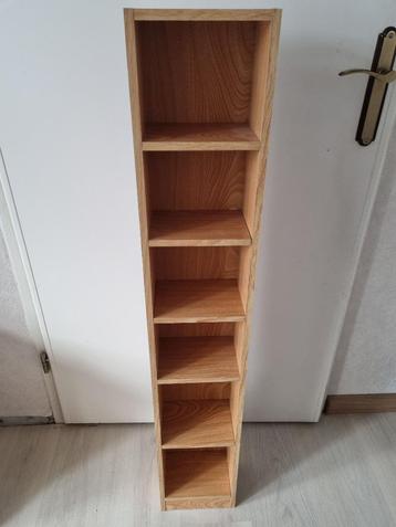 Kastje met meerdere vakjes die verstelbaar zijn beschikbaar voor biedingen