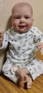 Realistische baby pop levensecht Sebastian (49cm), Verzamelen, Poppen, Ophalen of Verzenden, Nieuw, Pop, Levensecht of Reborn