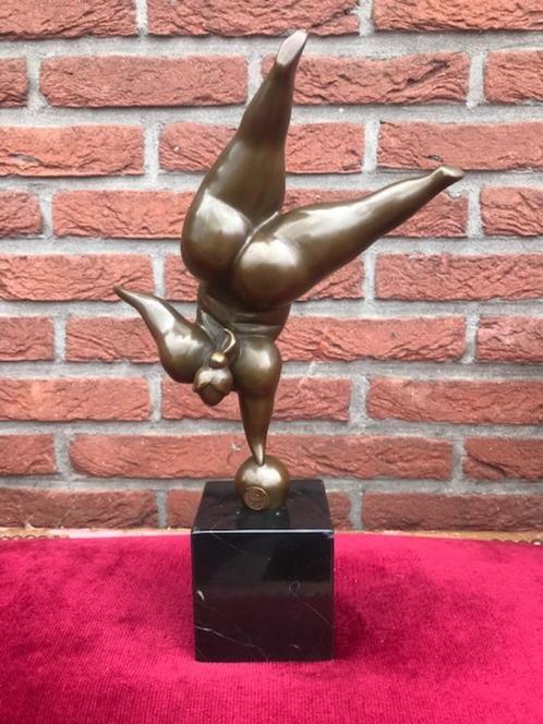 balancerend gezet naakt, brons en marmer, Antiek en Kunst, Antiek | Koper en Brons, Brons, Ophalen of Verzenden