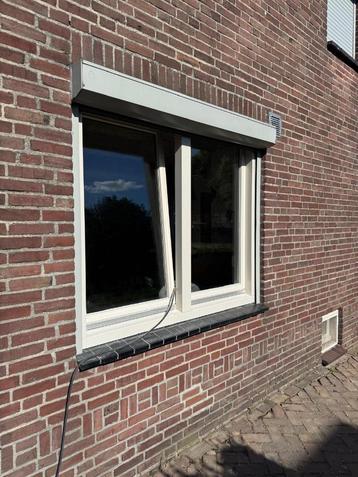 Kozijn met draaikiep raam en vast raam. 1745x1510mm BxH. Evt beschikbaar voor biedingen