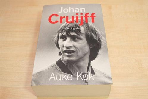 Johan Cruijff — De Definitieve Biografie door Auke Kok, Boeken, Sportboeken, Gelezen, Balsport, Ophalen of Verzenden