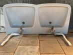 Vintage oude dubbele wasbak met kranen., Huis en Inrichting, Badkamer | Badkamermeubels, Ophalen, Gebruikt, 100 tot 150 cm, Minder dan 100 cm