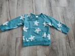 Mooie blauwe trui met witte sterren van Hema, 86. Sweater., Kinderen en Baby's, Babykleding | Maat 86, Ophalen of Verzenden, Jongetje
