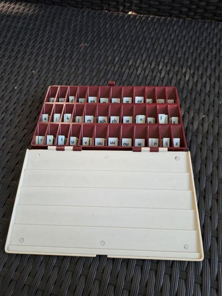 Originele bakelieten letterdoos merk UZT, Antiek en Kunst, Curiosa en Brocante, Ophalen of Verzenden