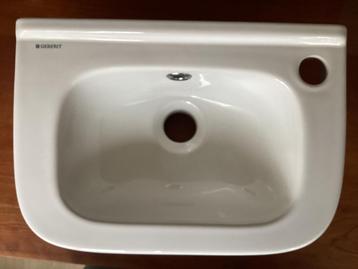 Toilet wasbak beschikbaar voor biedingen