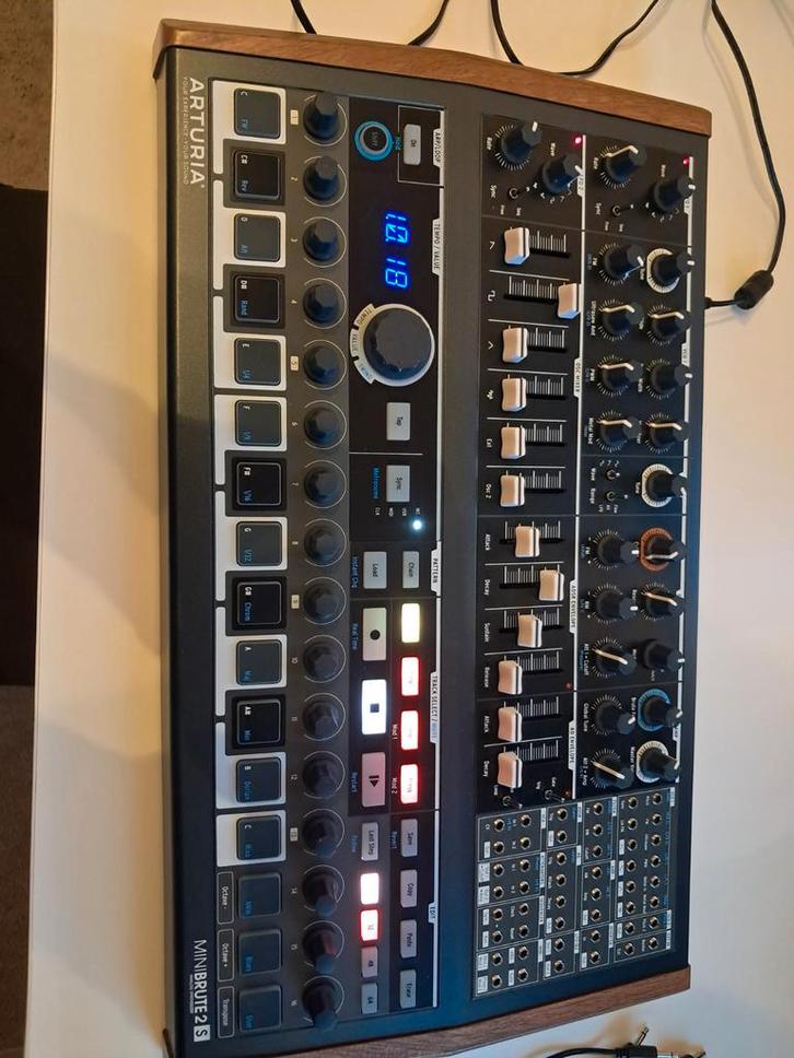 Arturia MiniBrute 2S Analoge Sequencer Synthesizer, Muziek en Instrumenten, Synthesizers, Zo goed als nieuw, Overige aantallen