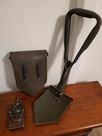 Mooi pioniers schepje inclusief hoesje en oude zaklamp  beschikbaar voor biedingen