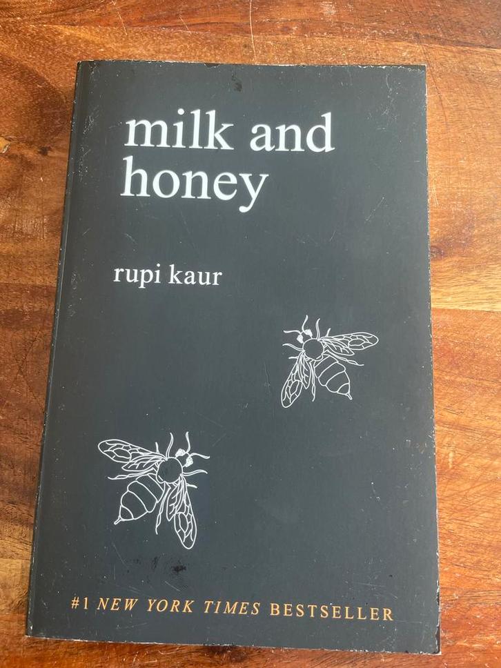 Milk and Honey - Rupi Kaur, Boeken, Gedichten en Poëzie, Zo goed als nieuw, Eén auteur, Ophalen