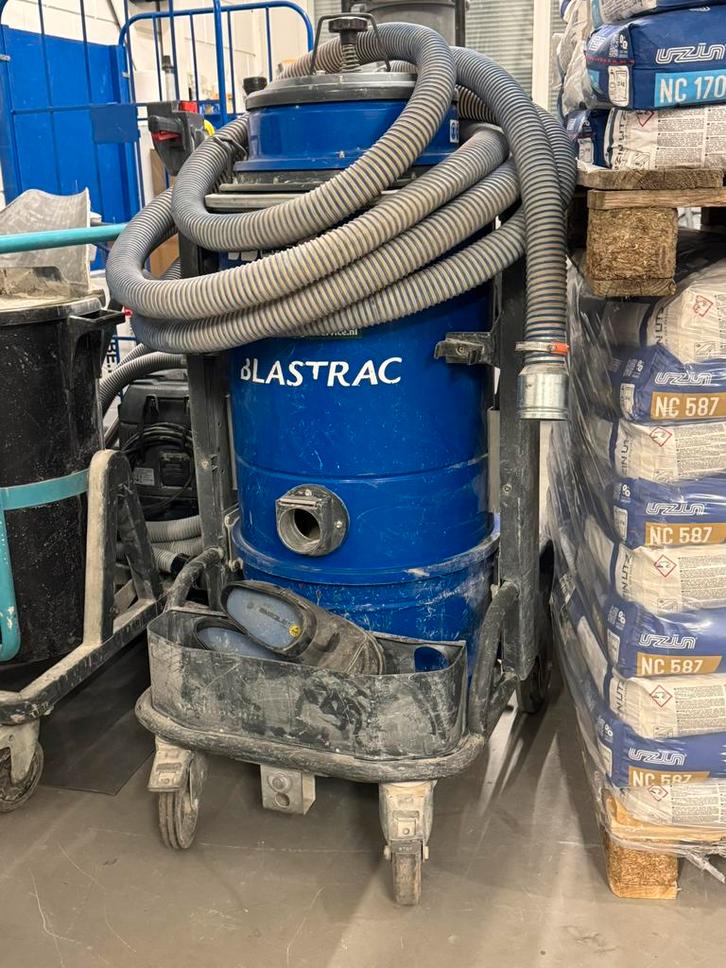 Blastrac 3 motorige stofzuiger, Doe-het-zelf en Verbouw, Gereedschap | Overige machines, Gebruikt, Ophalen