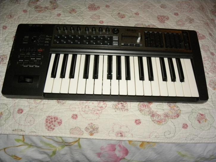 EDIROL BY ROLAND keyboard in goed staat, Muziek en Instrumenten, Keyboards, Zo goed als nieuw, Overige aantallen, Roland, Aanslaggevoelig