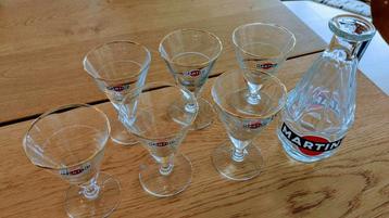 Set oude Martini glazen + waterkannetje beschikbaar voor biedingen