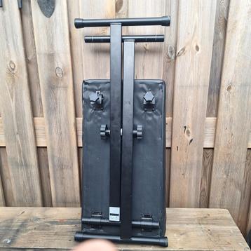 Te koop kruk voor piano of Keyboard.  beschikbaar voor biedingen