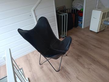 Mooie leren vlinderstoel beschikbaar voor biedingen