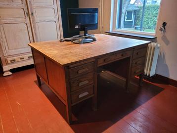notaris bureau vintage beschikbaar voor biedingen