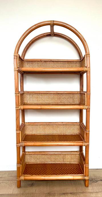 Vintage rotan bamboe kast boogkast beschikbaar voor biedingen