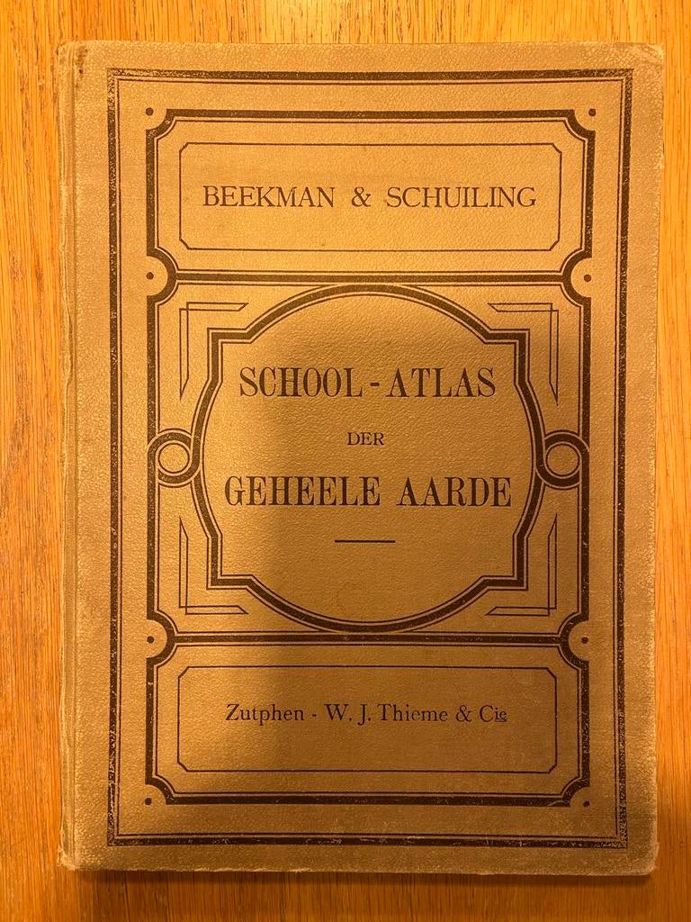 Zesde druk school atlas geheele aarde Beekman & Schuiling, Boeken, Atlassen en Landkaarten, Gelezen, Overige atlassen, Wereld
