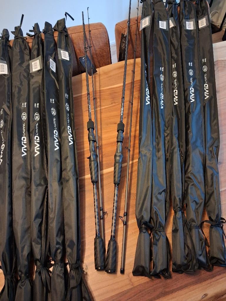 Vivid Baitcaster hengels...2.10 en 2.40 meter....2 gewichten