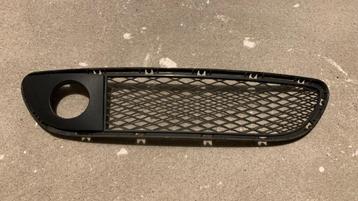 BMW E90 LCI bumpergrill zwart beschikbaar voor biedingen