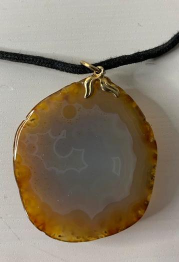 Natuurstenen ketting hanger met koord beschikbaar voor biedingen