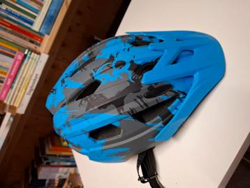 Fietshelm. 52-56 cm. Zgan. Kind 2-4 jaar beschikbaar voor biedingen
