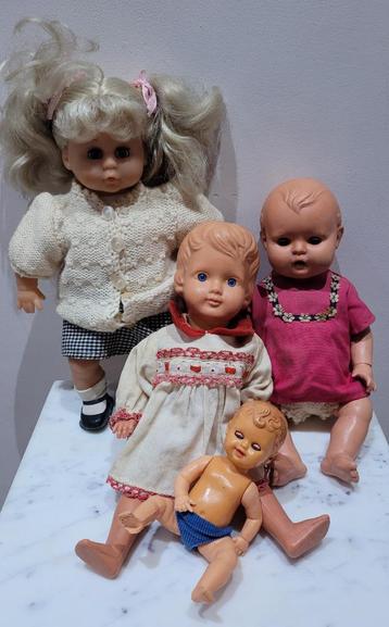 4 antieke poppen beschikbaar voor biedingen