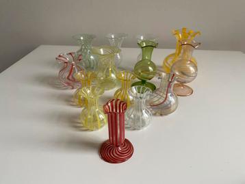 12 minivaasjes uit de jaren 50/60 beschikbaar voor biedingen